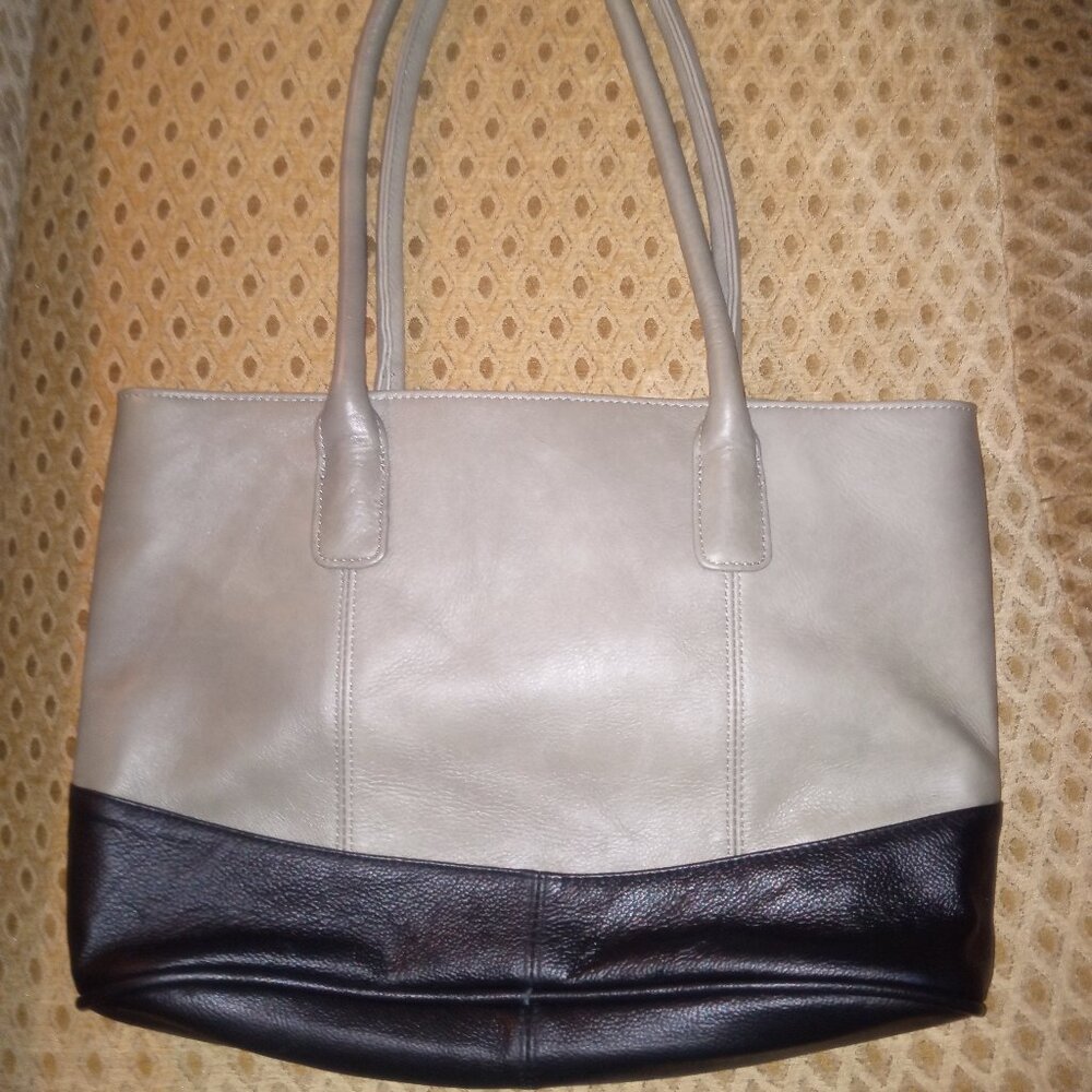 WOMAN PURSE